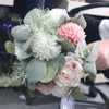 花嫁のための結婚式の花のアイボリーブーケ