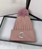 Cappello lavorato a maglia autunnale Berretto di lana ricamato con lettera di alta qualità Caldo temperamento dolce da donna