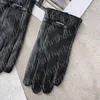 Luxury Men Black Leather Mitten Metal Letter Plush Gloves Autumn Winter Designer Men Touch Screen Glove