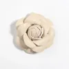 Flores decorativas 100 peças 6cm 2.3 polegadas tecido de couro artificial para vestido de casamento chapéus broche de cabeça faça você mesmo decoração de casa