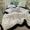 Yatak takımları ins ins kalp aşk çiçek setleri yatak sayfası basit siyah beyaz yorgan kapak dantel set kız kadın lüks tekstil 231025