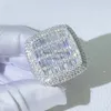 Bröllopsringar isade ut ringen för män Real Gold Plated Prong Sätt Copper CZ Stones Hip Hop Fashion Jewelry Trend 231025