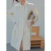 女性用トレンチコート女性用のアルシープリーツコート2023年秋の韓国スタイルシングルブレストストリートウェアハイウエストホワイトドレス