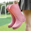 Bottes de pluie imperméables et antidérapantes pour femmes, chaussures d'extérieur en caoutchouc, plateforme rose, à la mode, 231026