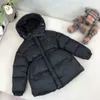 Nowy płaszcz z kapturem do dziecka czyste czarne dzieci bawełniana kurtka rozmiar 100-160 cm geometryczna dekoracja logo dziecięcego OCT25