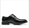 Chaussures habillées Automne Printemps Formel Hommes Mode Appartements En Cuir Véritable Rétro Bout Pointu Oxford Chaussures Pour Hommes Grande Taille