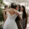 Elegante Brautkleider mit U-Ausschnitt und langen Ärmeln in A-Linie mit langen Ärmeln und V-Rücken. Einfache Brautkleider