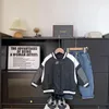 Jackor Vinter Barnkläderutgåva Bomullsklämma Förtjockade barn Kläder Kontrast Färg Shuai Ku Leather Coat Baseball Suit