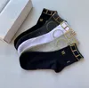 Chaussettes pour hommes chaussettes de luxe en coton de luxe Classic Designer Lettre de concept de bas confortable 5 paires ensemble de haute qualité Tendance populaire rwsyrsh