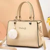 Borsa di tendenza da donna di design Borsa a tracolla alla moda Borsa a tracolla classica quadrata Tote Portafoglio con ciondolo in peluche