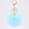 Nyckelringar Kvinnor Päls Key Chain Car Keychain Pom Pompom Färger med Hexagonal Bag Charm Söta ringsmycken