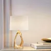 Tafellampen kunst eenvoudige slaapkamer gouden hars holle lamp led woonkamer studie decoratie witte stoffen lampenkap bureau