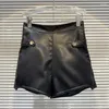 Shorts pour femme Streetwear Boucle en métal Cuir Patchwork pour femmes Taille haute Pantalon court droit Automne 2023 Tide 11XX5932