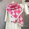 Großhandel mit modischen Schals in 23 Farben, warmen Herbst- und Winterschals mit bedruckten Buchstaben, Kopftüchern und kühlenden Schals mit Druck