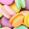 Dekorativa blommor festliga festleveranser konstgjorda dekorationer livsmedel fast färg pu simulering macarons cake dessert modell 9 st/parti