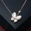 Luksusowy wisiorek Designerka Srebrna Matka Pearl Blue Butterfly Charm Krótki łańcuch Choker dla kobiet biżuteria z pudełkiem