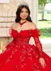 Robe de bal rouge en dentelle perlée robes de Quinceanera appliquées robes de bal avec manches longues sur l'épaule décolleté Tulle Sweet 15 robe de mascarade