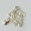 Rompertjes Koreaanse baby jumpsuit sjaal set herfst winter lamswol romper voor jongens meisjes peuter babykleding losse geboren onesie 2 stuks 231025