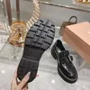 miui loafer dames platform kleding schoenen matelasse gouden gesp loafers vintage koehide mary jane sandalen dikke rubberen zolen rond teen wiggen glijden op zwarte hakken