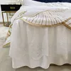 Bedding sets White Soft Satin Cotton Gold Embroidery European Set Double Duvet Cover Bed Linen Lace Skirt Pillowcases 231026