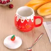 Mugs Strawberry Mug with Lid Ceramic 450ML Korean Kawaii Coffee Cups Cute Breakfast Porcelain for Woman Student 231026