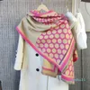 Großhandel mit modischen Schals in 23 Farben, warmen Herbst- und Winterschals mit bedruckten Buchstaben, Kopftüchern und kühlenden Schals mit Druck