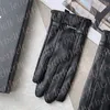 Luxury Men Black Leather Mitten Metal Letter Plush Gloves Autumn Winter Designer Men Touch Screen Glove