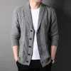 High-end gepersonaliseerde jacquard gebreid vest heren 2023 herfst en winter nieuwe Koreaanse casual trui mode sjaalkraag