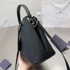 Designer axelväskor fast färg läder mode totes shopping väska prägling totes väska pra kvinnor crossbody aftonväska casual plånböcker stöder grossist