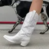 Laarzen Cowboy Zwarte Cowgirl Voor Vrouwen Mode Geborduurde Puntschoen Dikke Hak Midden Kuit Westerse Winter Schoenen Vrouw 231026