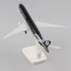 Modelo de aeronave modelo de metal 20cm1 400 Zelândia Boeing777 réplica com material de liga de trem de pouso Simulação de aviação Presente para menino 231115