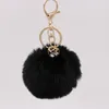 Nyckelringar Kvinnor Päls Key Chain Car Keychain Pom Pompom Färger med Hexagonal Bag Charm Söta ringsmycken