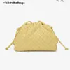 Bottegvenets мешки с мешками Super Fire Cloud Woven Womens 2024 Новая Sweet Fashion One Whoudsenger Messenger Punmheld Pudling