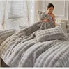 Sängkläder set vinter förtjockad kanin pälsuppsättning av fyra stycken sammet mjölk säng kjoltundtäcke kudde kudde dubbel täcke 231026