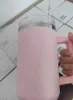 Bicchieri rosa da 40 once con manico Coperchi per bicchieri isolati in acciaio inossidabile Tazze da viaggio per auto in paglia Bicchiere da caffè Bicchieri termos pronti per la spedizione Bottiglie d'acqua