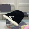 Beanie Designer Beanie luksusowa czapka czapka na dzianina czapka litera kolorowy Wysokiej jakości powszechny wszechstronny czapka ciepła litera