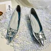 Franse enkele schoen dames lage hak 2023 nieuwe mode strass elegant temperament zilveren puntige platte schoenen dikke hak 3 cm 231026