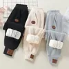 Pantalons garçons en peluche vers le bas pantalons enfants hiver épais Ski rembourré lettre imprimer enfants filles taille élastique en plein air vêtements de sport 231025