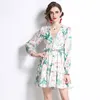 Kvinnor White Floral Party Designer Mini Dress Puff Sleeve V-Neck Slim Vacation Ruched Ruffle Tiered Fit Flare Dresses 2023 Autumn Fall Elegant Print Runway Frocks