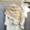 Designer Vente en gros de 23 foulards de mode couleur châles chauds automne et hiver imprimés châles de lettres foulards et foulards rafraîchissants
