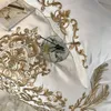 Set di biancheria da letto di lusso bianco anni '60 in raso di cotone ricamo oro reale 45 pezzi set copripiumino morbido e liscio lenzuolo federe 231026