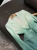 Pantaloni a due pezzi di colore sfumato verde autunnale Set manica lunga con risvolto dentellato Blazer monopetto Top con pantaloni a zampa d'elefante Pantaloni Set Abiti a due pezzi O3O072712