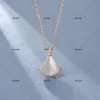 Schmuck Halskette Anhänger Halsketten Roségold voller Diamanten kleine fächerförmige Pendelleuchte Luxus einfache kleine Rockkette weiße Fritillaria-Muschel schwarz roter Achat