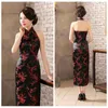 Etniska kläder satin kinesiska kvinnor cheongsam klänning backless blommor sexig qipao hög delad ärmlös vestido vintage knapp scen show