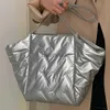 Umhängetaschen Handtaschen Maßgeschneiderte aufblasbare Handtasche geeignet Frauen und Taschen gefüllt Wolke aufblasbare Seele Tasche Kapazität Herbst und Winter Soper bagqwertyui45