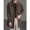 Mężczyźni mieszają wysokiej klasy koreańską modę na środkową kurtkę wiatrówki Man 2023 Autumn Loose Casual Lapel Trench Płaszcz Mężczyźni 231026