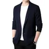 Maglioni da uomo 2023 Autunno Colletto del vestito Cardigan spesso maglione Moda Casual Due bottoni Cappotto lavorato a maglia Cappotti solidi Giacca Abbigliamento da uomo