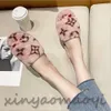 2023SS lippers Nieuwe Mode Vrouwen Metalen Ketting Decoratie Harige Huis Slippers Winter Pluche Slippers Vrouwelijke Thuis Nepbont Katoen Slides hyoma