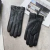 Heren Luxe Schapenvacht Handschoenen Designer Cape Handschoen Zwart P Handschoen Winter Warm Pluche Gants Klassiekers Guanto Triangle Modemerk Handschuh