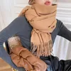 Lenços inverno sólido lenço grosso mulheres artificial cashmere pescoço cabeça quente hijabs pashmina senhora xales envolve bandana borla 231027